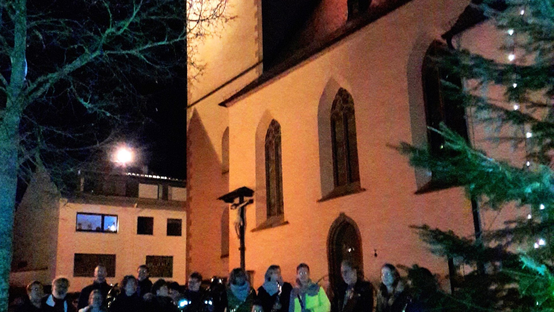 Turmblasen Gruppe vor Kirche | © Musikfreunde Rauenthal e.V. Turmblasen Gruppe vor Kirche | © Musikfreunde Rauenthal e.V.