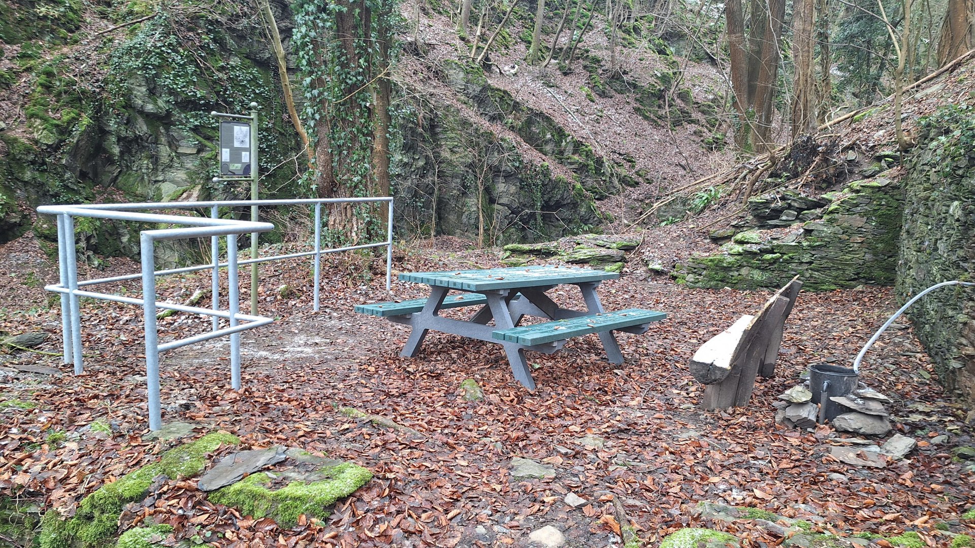 Ruhe-und Picknickbank | &copy; T. Biersch
