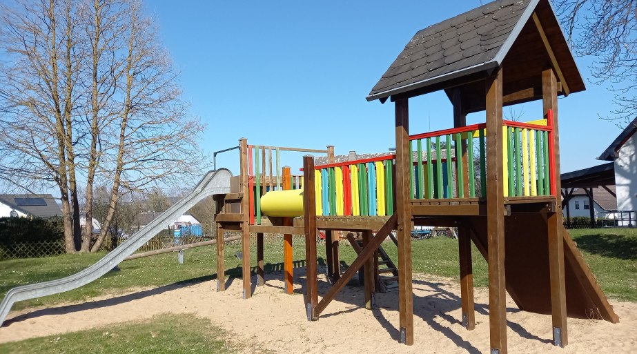 Spielplatz mit Rutsche | &copy; C. Vogt
