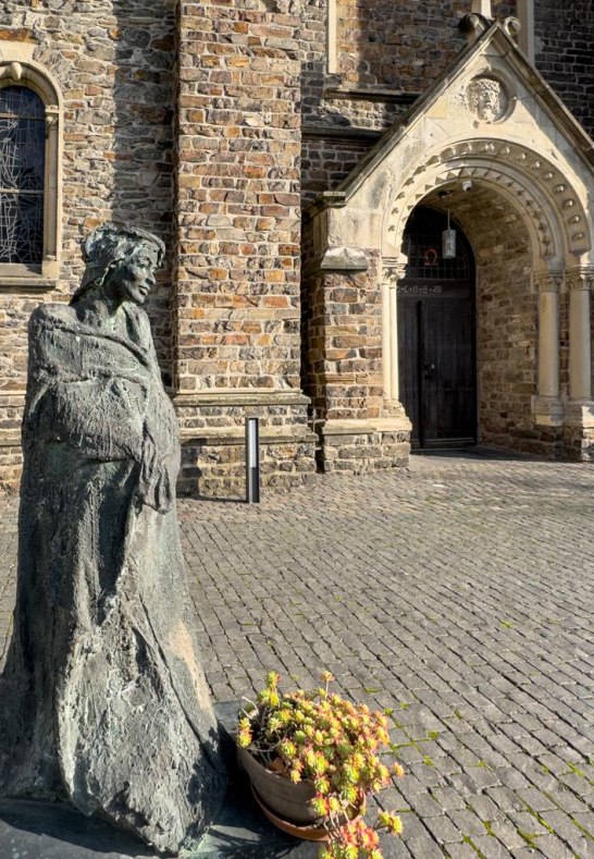 Statue am Hildegard-Zentrum | © Tanja-Sabina Prill Statue am Hildegard-Zentrum | © Tanja-Sabina Prill