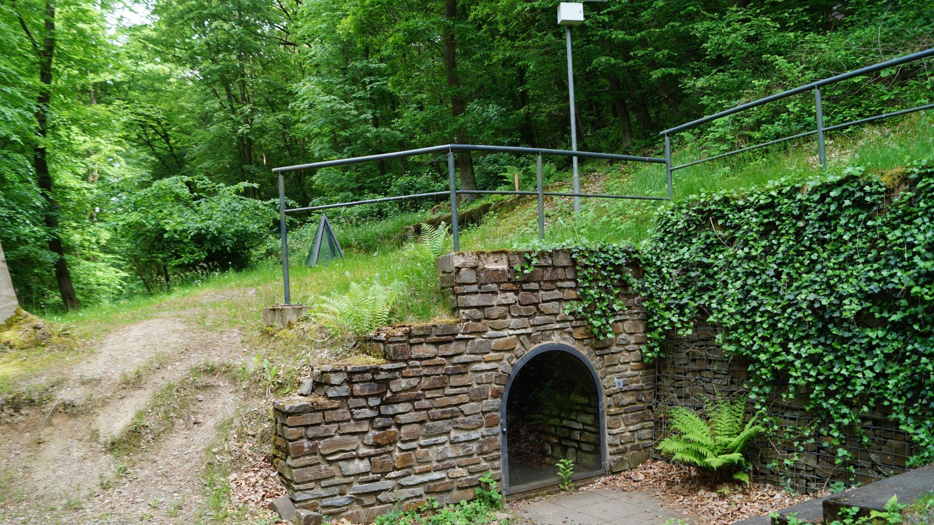 R&ouml;misches Wasserleitung_ Eingang von au&szlig;en | &copy; Tourist Information Erlebnis Rheinbogen