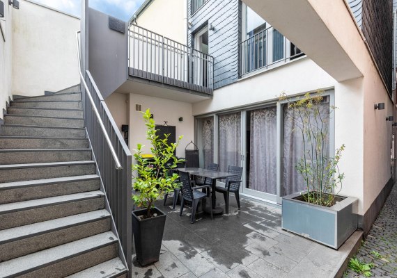 Cour int&eacute;rieure & entr&eacute;e | &copy; Bacchus Holiday Homes