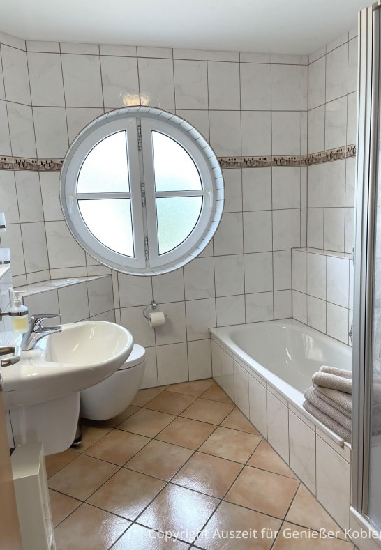 Bad, Dusche, Toilette | © FEWO Auszeit für Genießer in Koblenz