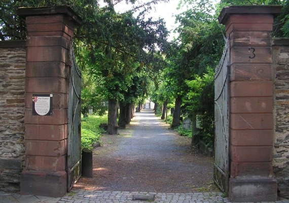 Hauteinang Friedhof | © Esser-Taylor Hauteinang Friedhof | © Esser-Taylor