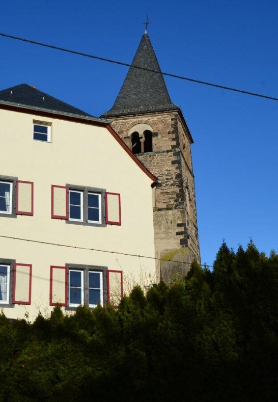 G&auml;stehaus Stra&szlig;enansicht | &copy; Dr. Rainer Hart