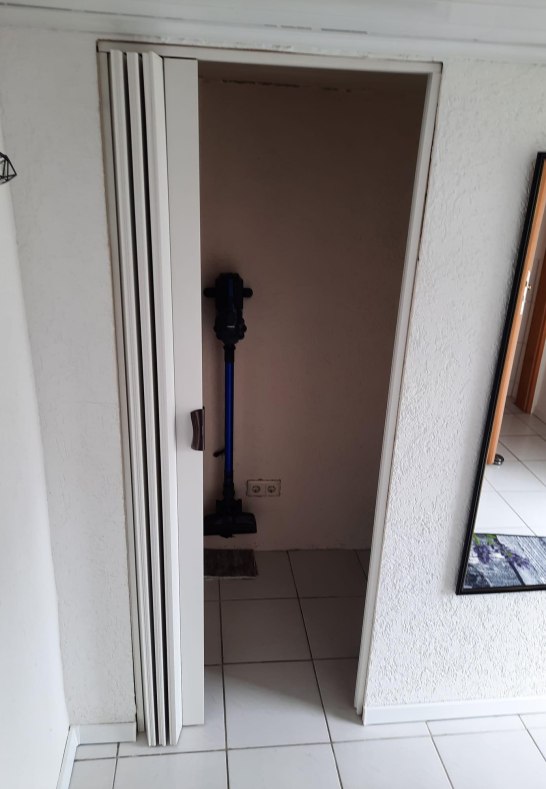 Abstellkammer mit Safe | &copy; Markus Buchner