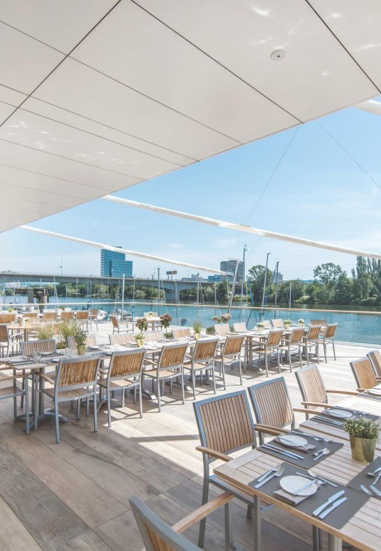HOTEL_F&Auml;HRHAUS_KOBLENZ_LUXUS_RESTAURANT_TERASSE_01 | &copy; Artur Lik Fotografie