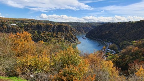 Blick auf die Rheinschleife entlang des Loreleyfelsens | &copy; Thomas Biersch, Tourist-Info Hunsr&uuml;ck-Mittelrhein - Zentrum am Park