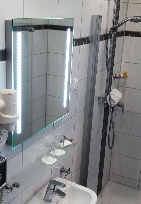 Zimmer 105 Bad | &copy; Hotel zum Anker