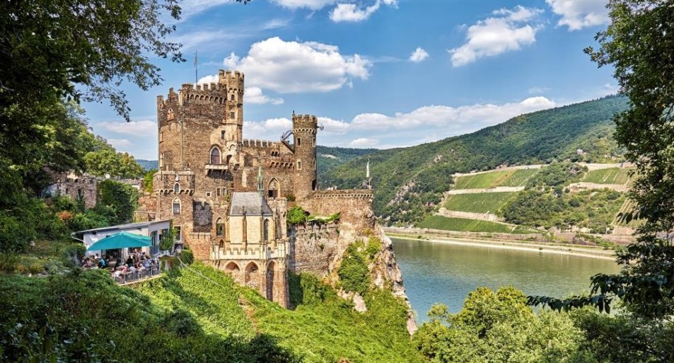 Burg Rheinstein im Sommer | &copy; Foto: Michael Leukel