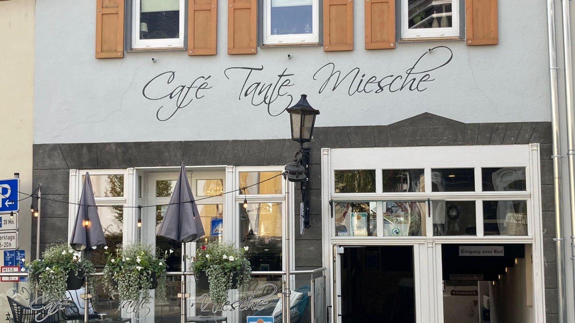 Au&szlig;enansicht Caf&eacute; Tante Miesche | &copy; Caf&eacute; Tante Miesche