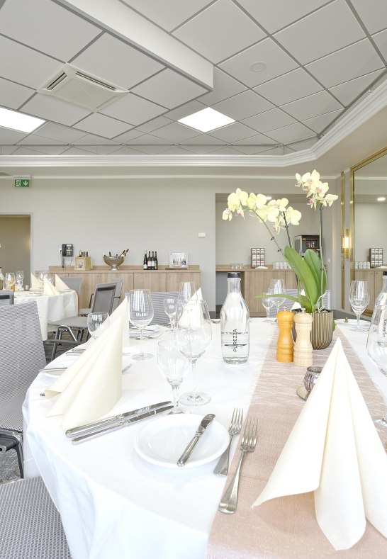 Tagungsraum Ehrenbreitstein, runde Tische | &copy; Mercure Hotel