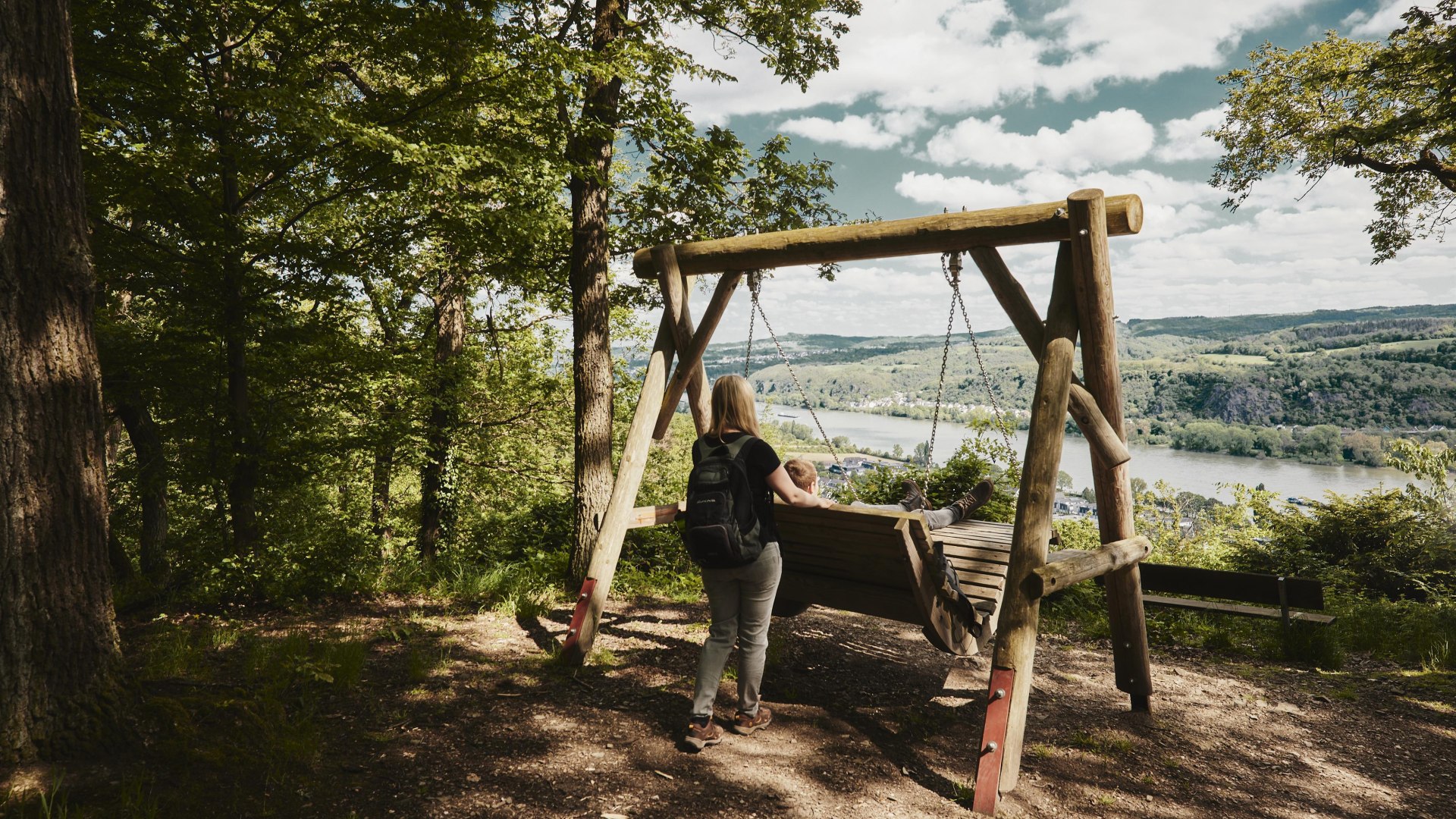 Schaukel im Sommer | &copy; Marco Rothbrust/Romantischer Rhein Tourismus GmbH