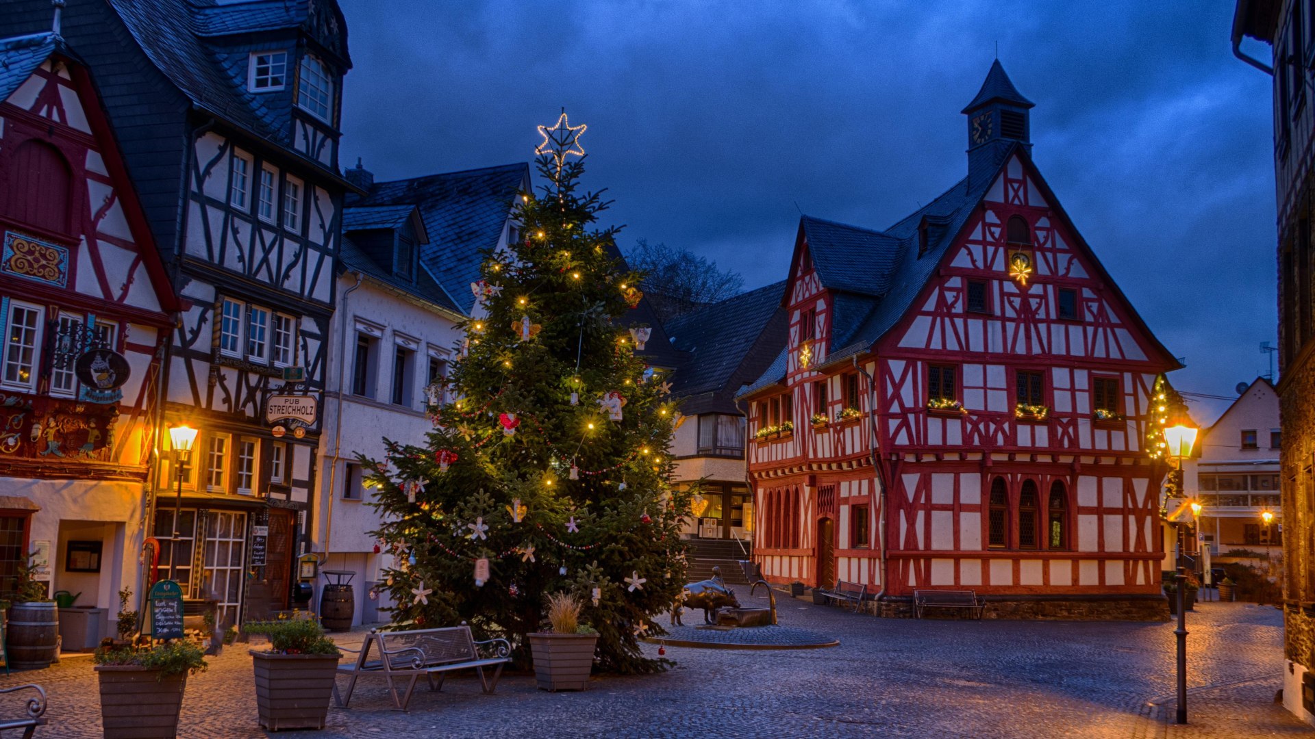Marktplatz Rhens | &copy; Klaus Breitkreutz