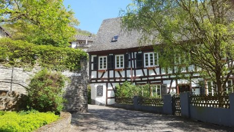 &copy; B&auml;rbel Laudert, Community