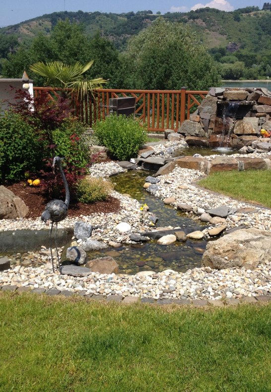 Garten mit Liegest&uuml;hlen | &copy; Tourist-Info Erlebnis Rheinbogen