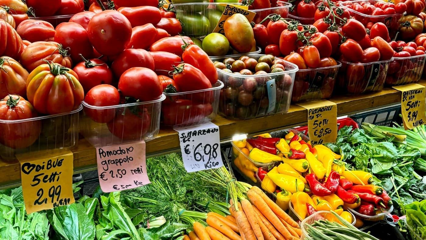 Italienischer Markt &bdquo;Squisitissimo&ldquo; in Koblenz | &copy; Markttreiben &copy;Canva pro / Koblenz-Stadtmarketing GmbH