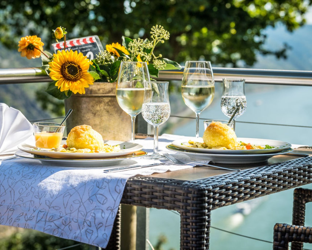 Sommerliches kulinarisches Vergnügen | © Dominik Ketz/Rheinland-Pfalz Tourismus GmbH Sommerliches kulinarisches Vergnügen | © Dominik Ketz/Rheinland-Pfalz Tourismus GmbH