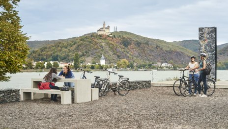 Picknick am Rheinradweg | © Marco Rothbrust/Tourist-Information Erlebnis-Rheinbogen