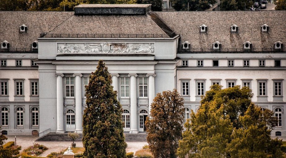 Schloss | © Johannes Bruchhof Schloss | © Johannes Bruchhof