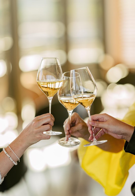 Cheers | © VAUX, Sandra Fehr/Heroes of Riesling Cheers | © VAUX, Sandra Fehr/Heroes of Riesling