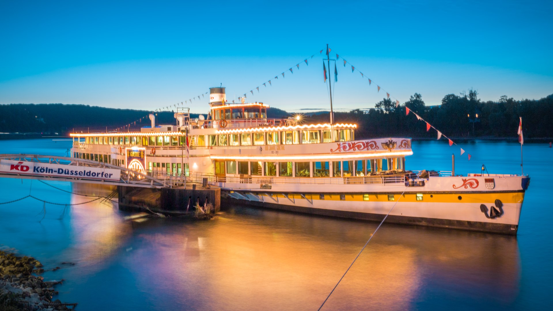 Paddle Steamer MS Goethe | © Luca Lamonte-Austin Paddle Steamer MS Goethe | © Luca Lamonte-Austin