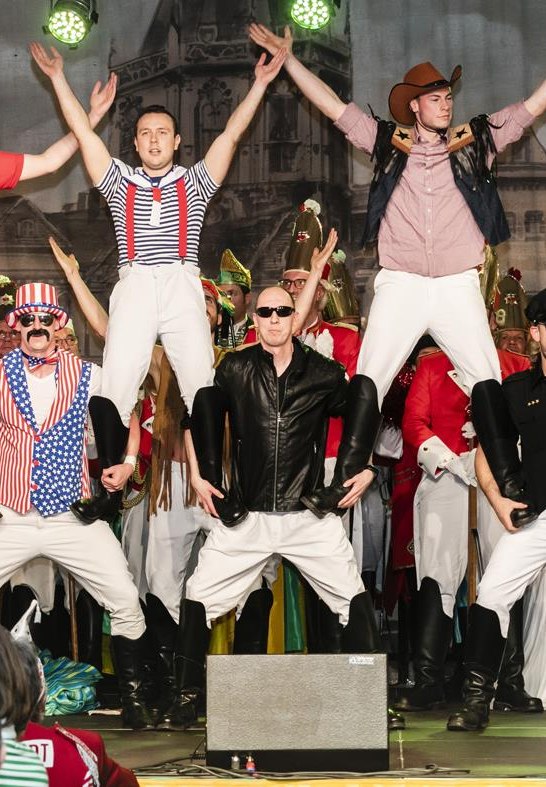 M&auml;nnertanzgruppe Stadtsoldatencorps Rut-Wie&szlig; Linz | &copy; Stadtsoldatencorps Rut-Wie&szlig; Linz e.V.