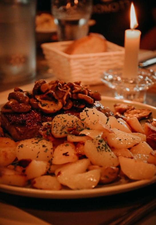 Tisch | &copy; Gasthaus zur Marksburg