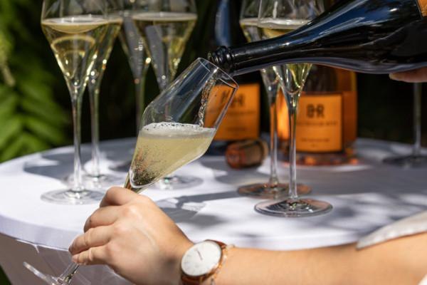 Sekt & Erdbeere | &copy; Balthasar Ress