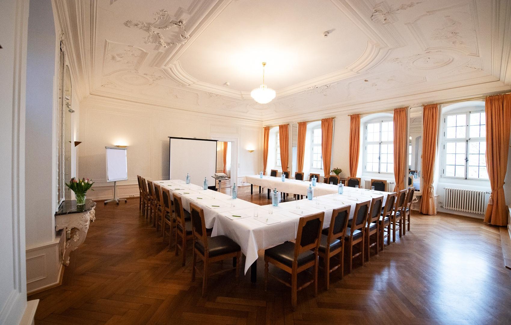 Greiffenclausaal Bestuhlung U-Form | © Saskia Marloh Greiffenclausaal Bestuhlung U-Form | © Saskia Marloh