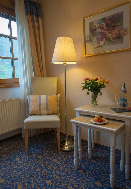 Comfort Room Rheinschiefer View | &copy; Weinhaus Weiler