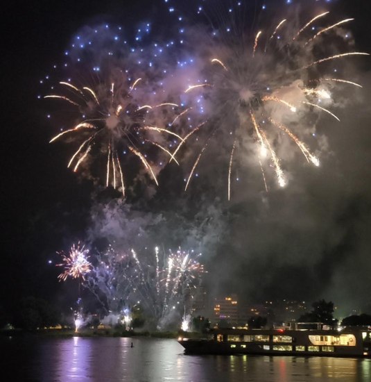 Feuerwerk mit Schiff | © Tourist-Information Bad Breisig Feuerwerk mit Schiff | © Tourist-Information Bad Breisig