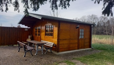 Grillhütte mit Picknickbank | © C. Vogt