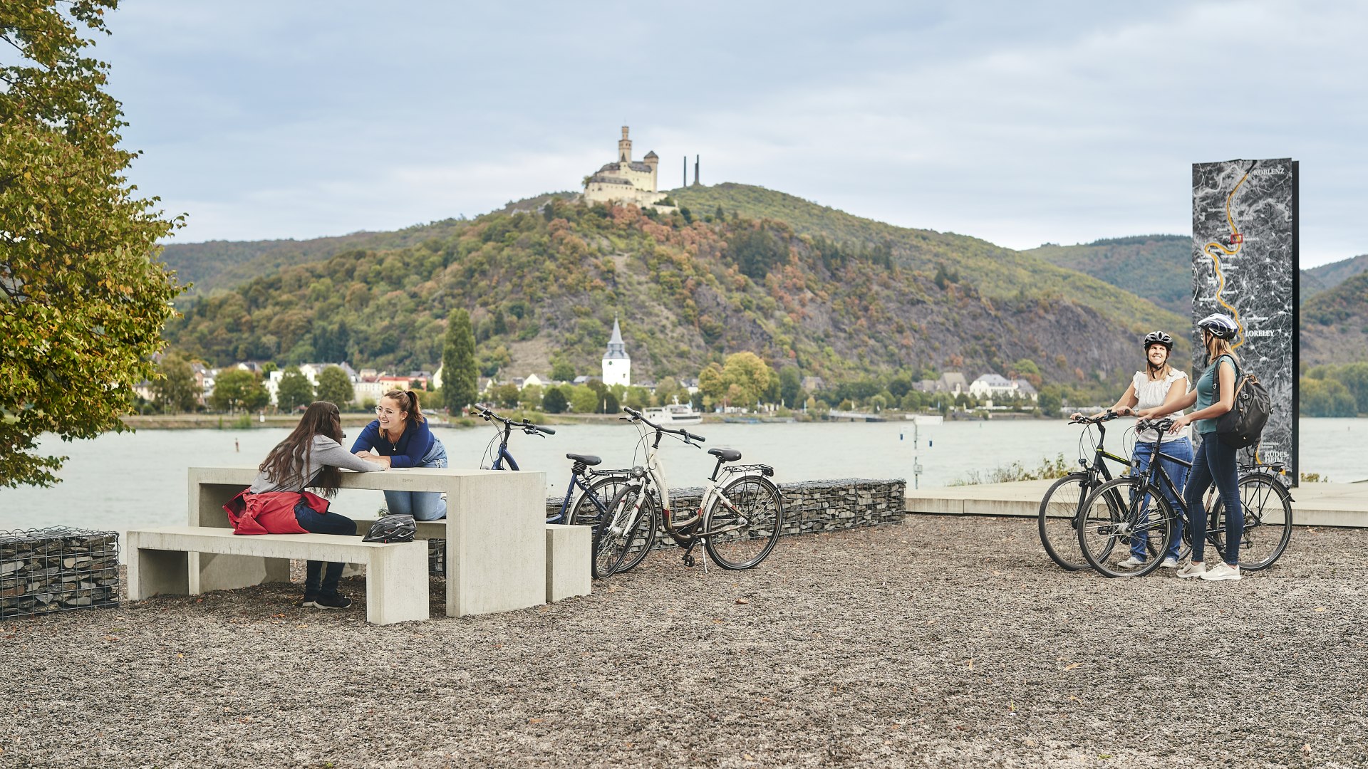 Picknick am Rheinradweg | © Marco Rothbrust/Tourist-Information Erlebnis-Rheinbogen Picknick am Rheinradweg | © Marco Rothbrust/Tourist-Information Erlebnis-Rheinbogen