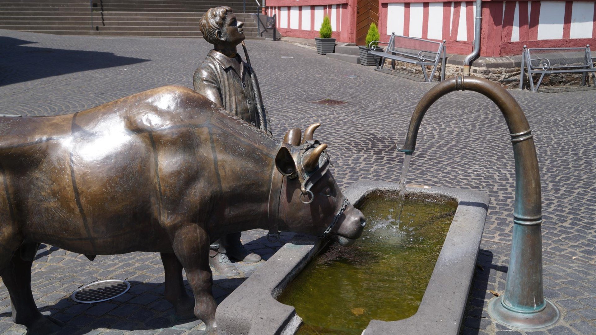 Ochsenbrunnen Marktplatz | &copy; Touirst-Information Erlebnis Rheinbogen