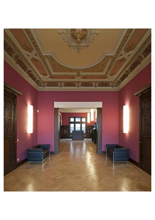 Foyer und Pausenbereich des Seminarhauses mit Sitz | © Kommunal Akademie