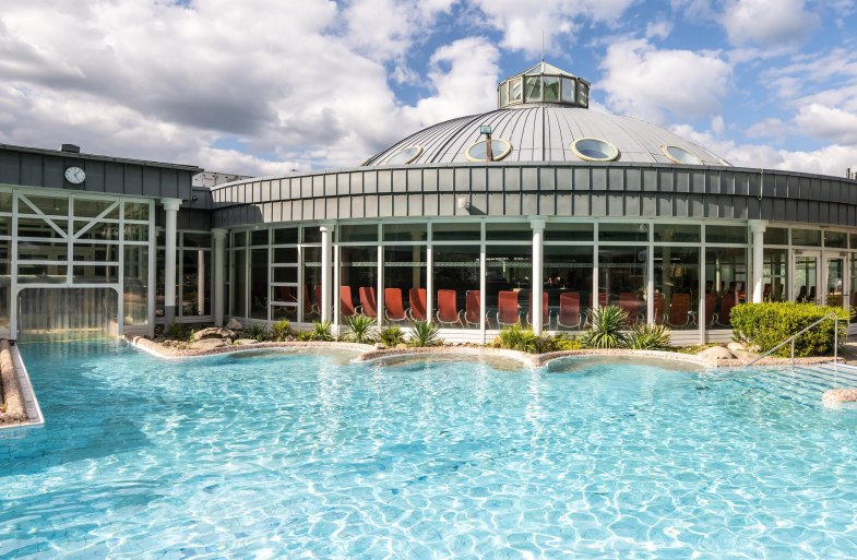 Au&szlig;enbereich mit Kuppel | &copy; Dominik Ketz