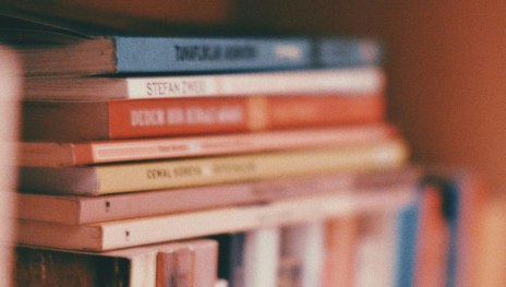 Bücherschrank | © Canva TI Hunsrück-Mittelrhein Bücherschrank | © Canva TI Hunsrück-Mittelrhein