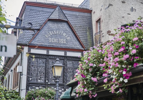Restaurant Breuer's Rüdesheimer Schloss | © HA Hessen Tourismus, Roman Knie Restaurant Breuer's Rüdesheimer Schloss | © HA Hessen Tourismus, Roman Knie