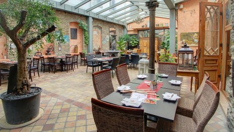 Restaurant von Innen- Hier trifft Geselligkeit auf | &copy; Tanja Bieker