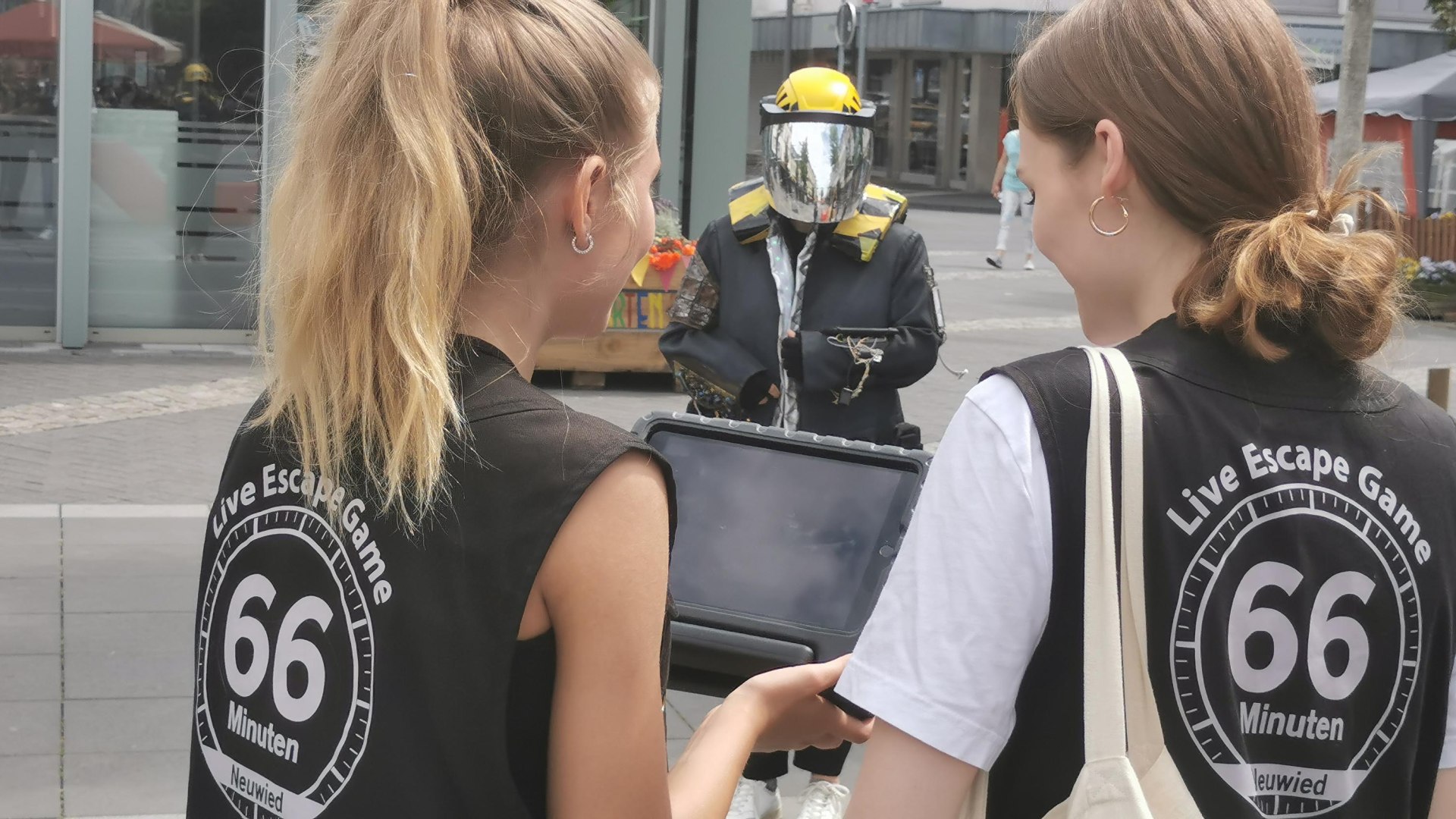 Team mit Max in der Stadt | &copy; 66 Minuten