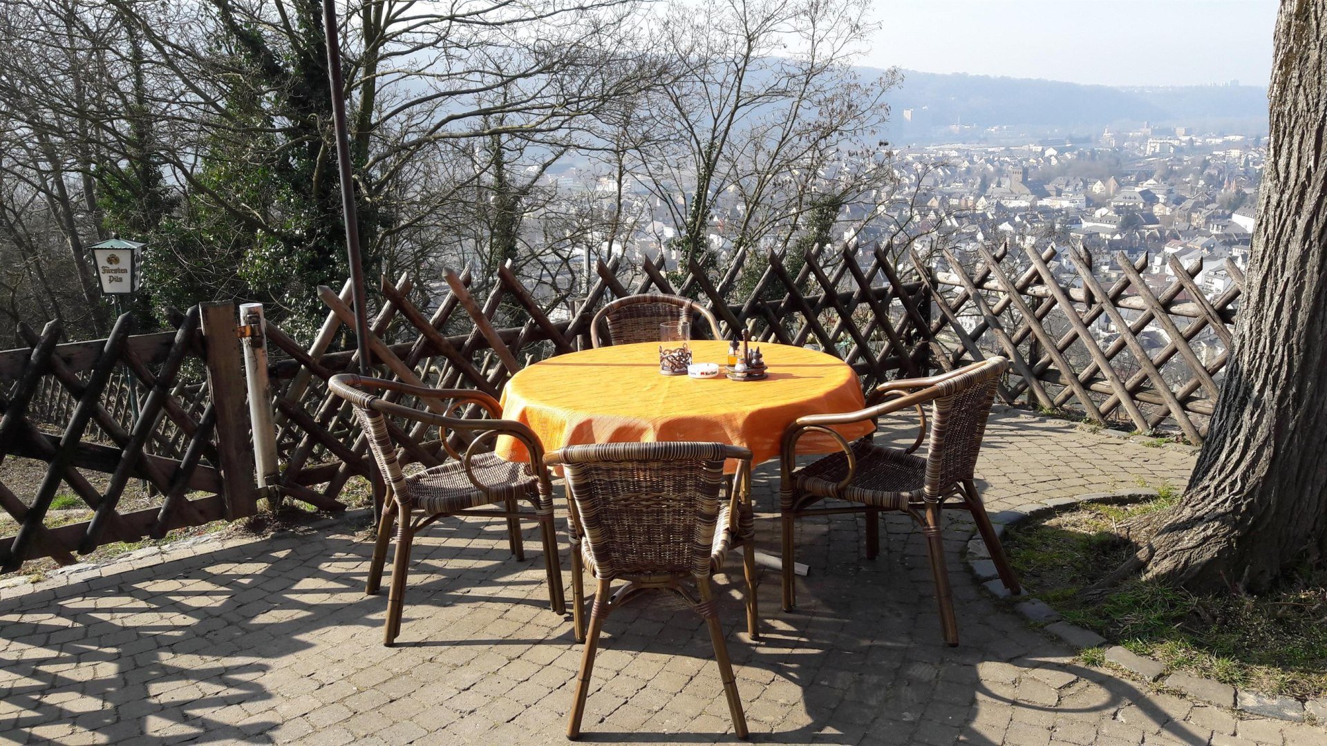 Burgrestaurant Au&szlig;enterrasse | &copy; Fam. Pehlivanov, Lahnstein