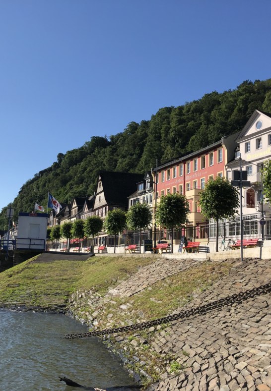 Uferpromenade in St. Goar | &copy; rheingucken.de