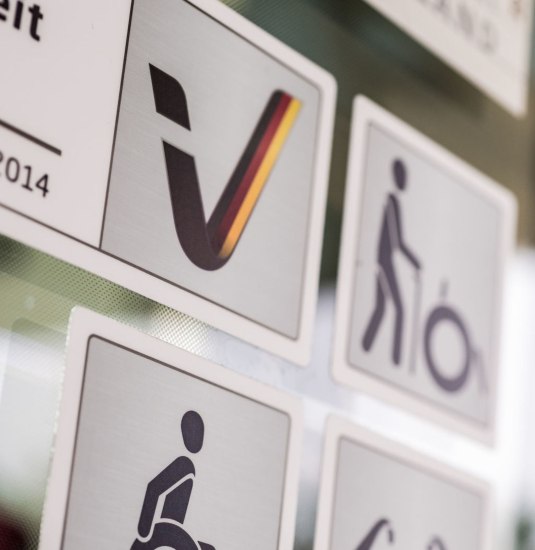 Piktogramm Reisen für Alle | © Rheinland-Pfalz Tourismus GmbH | Dominik Ketz Piktogramm Reisen für Alle | © Rheinland-Pfalz Tourismus GmbH | Dominik Ketz