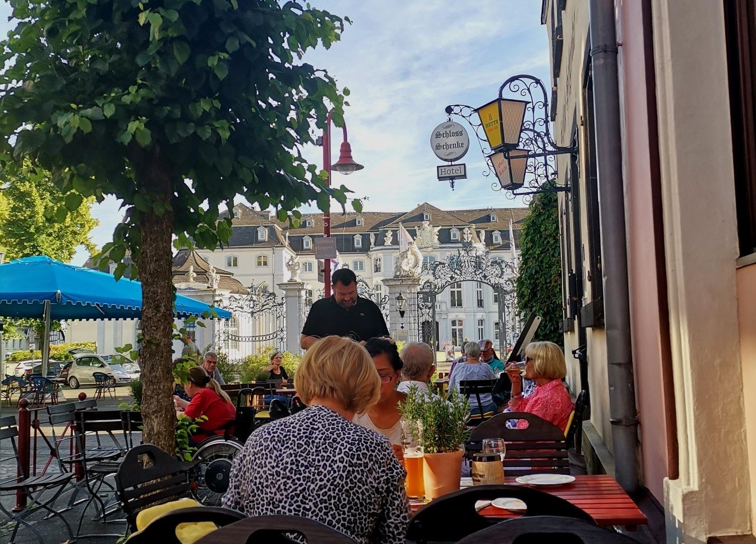 Au&szlig;enpl&auml;tze mit Blick auf Schloss Engers | &copy; R&auml;mer