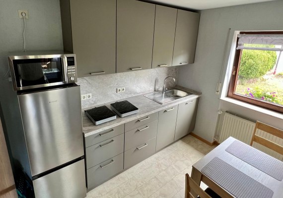 5 Fewo - Getrennte K&uuml;che mit Sitzm&ouml;glichkeiten | &copy; Fam. Hartel, Dellhofen