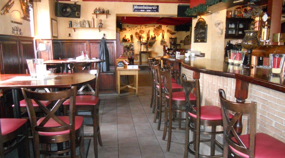 Destille Theke | © Peter Manns Destille Theke | © Peter Manns