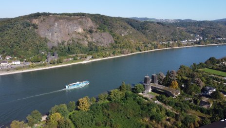 Sicht auf den Rhein mit Erpeler Ley im Hintergrund | &copy; Tourist-Information Remagen, Mittelrhein