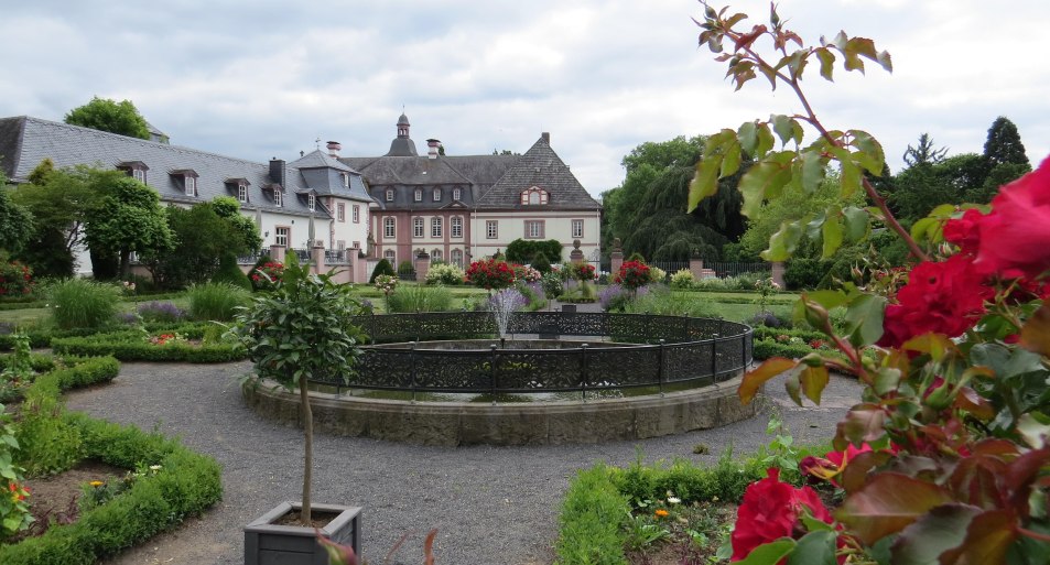 Abtei Rommersdorf mit Onrangerie und franz. Garten | © Pressebüro der Stadt Neuwied Abtei Rommersdorf mit Onrangerie und franz. Garten | © Pressebüro der Stadt Neuwied