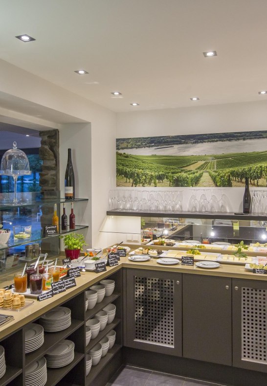 Fr&uuml;hst&uuml;cksbuffet mit regionalen Produkten | &copy; M. Igel@Hotel im Schulhaus